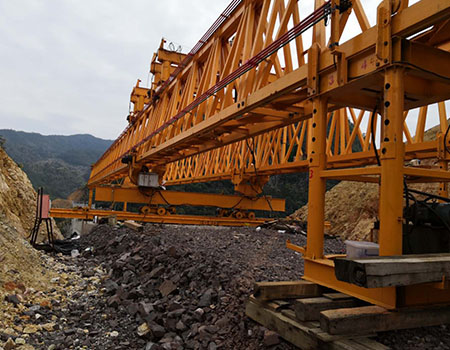 導(dǎo)梁架橋機