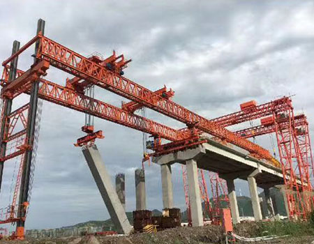 國產(chǎn)架橋機